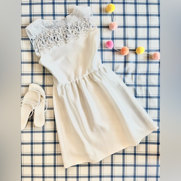 Soprano Lace Detail Weave White A-Line Dress - Picture 3 of 4